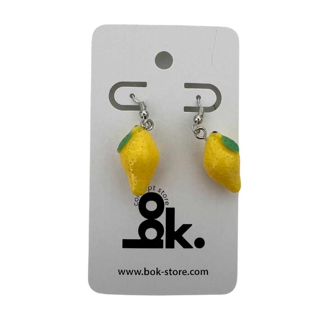 Aretes Freak en forma de limones enteros, un accesorio vibrante y divertido que aΓ±ade un toque fresco y original a cualquier look.