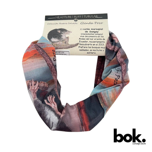 Buff ilustrado con el Ratón Marsupial de Sangay (Caenolestes sangay), una especie descubierta en 2013 que habita en los bosques nublados del sur oriente de Ecuador. Parte de la colección Rostros Salvajes de la bióloga e ilustradora Glenda Pozo. Accesorio ecológico y versátil con un mensaje de conservación ambiental.