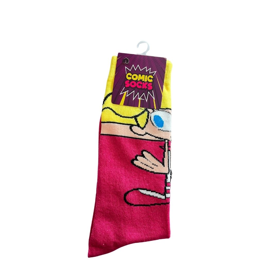 Medias largas rosas con la imagen de Dee Dee, personaje animado icΓ³nico de los 90. DiseΓ±o exclusivo de Comic Socks disponible en BOK Concept Store. Comodidad, color y estilo con mucha personalidad.