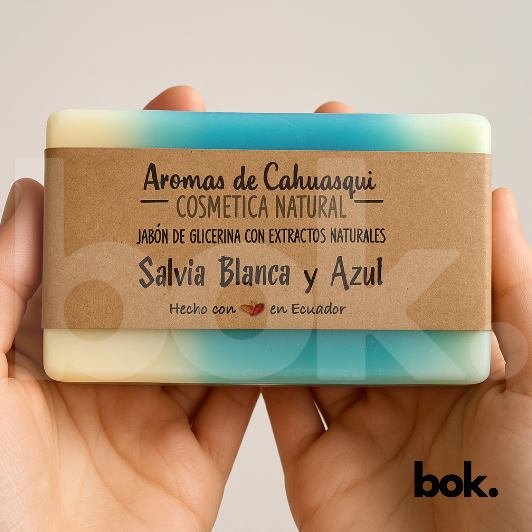 Jabón artesanal de glicerina con extractos de salvia blanca y azul 150g Aromas de Cahuasquí, disponible en BOK Concept Store Ecuador, cosmética natural purificante e hidratante