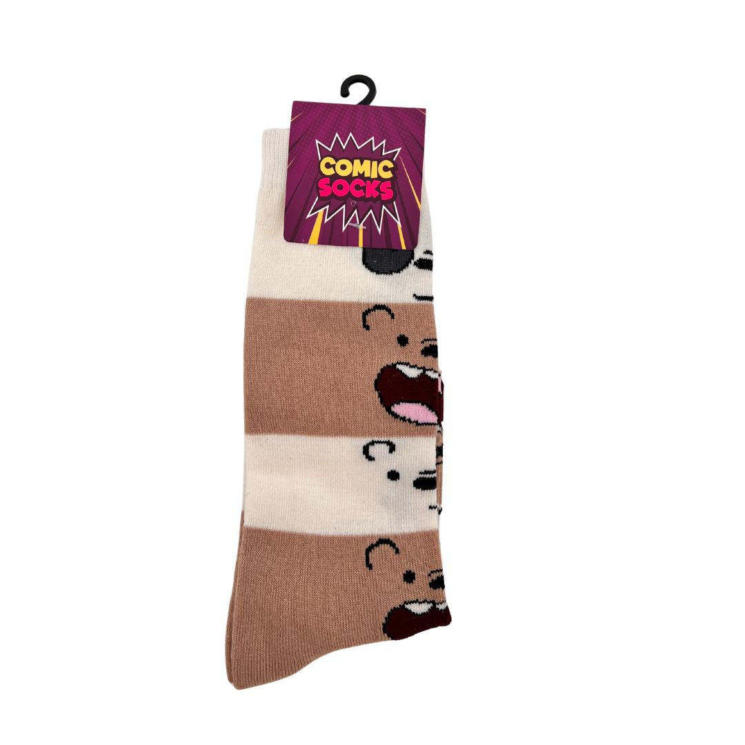 Medias Osos Traviesos de Comic Socks disponibles en BOK Concept Store, diseño en tonos beige y café con la imagen de adorables ositos, largas, cómodas y perfectas para un look divertido y acogedor.