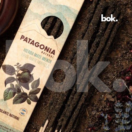 varillas de incienso artesanal de yerba mate y menta patagonica, incienso natural para energia, concentracion y enfoque, producto espiritual de bok concept store ecuador con aroma herbal fresco estimulante
