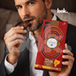 Hombre elegante disfrutando chocolate dark 70% con mango y chili, experiencia sensorial intensa y consciente en estilo lifestyle premium de BOK Concept Store
