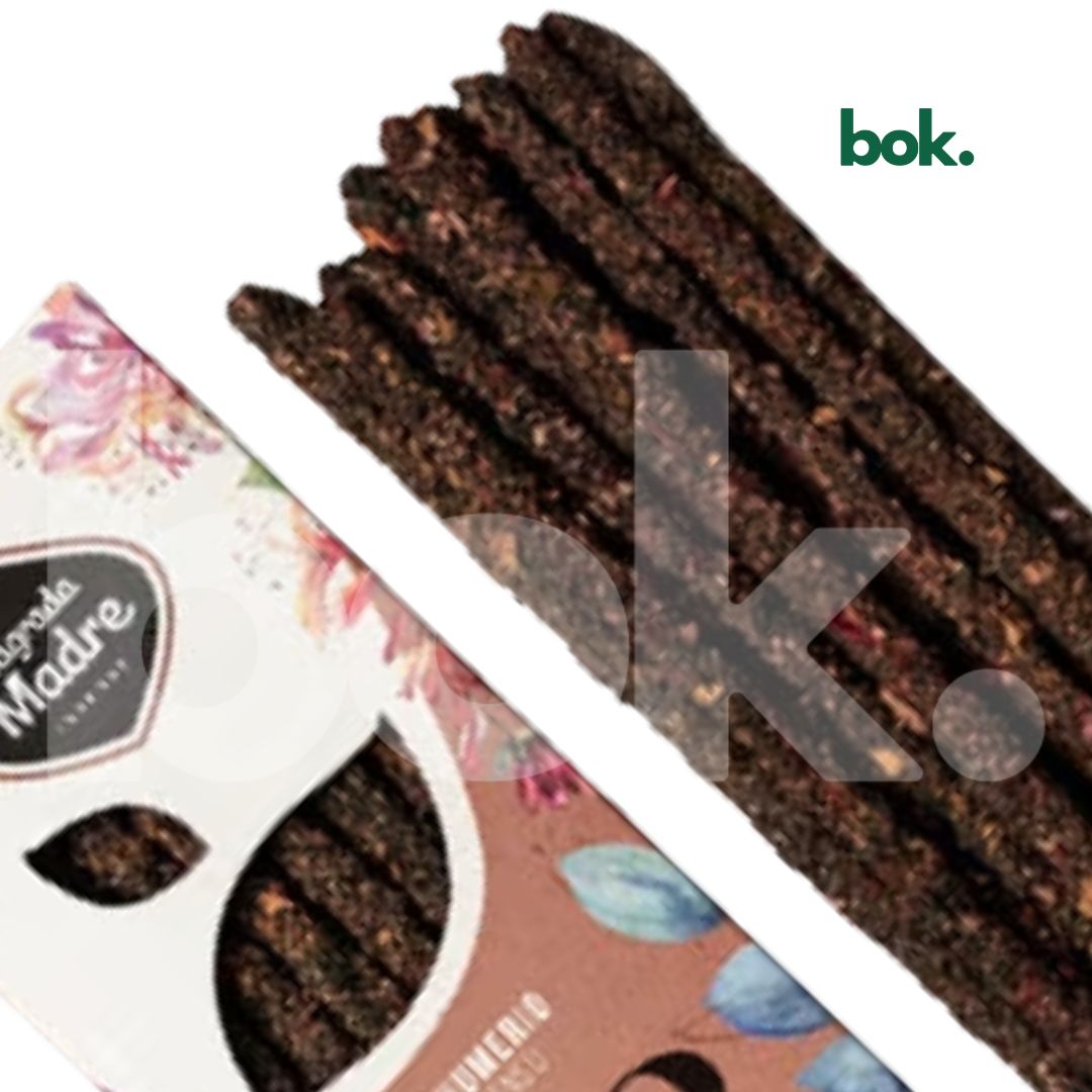 varillas de incienso artesanal de clavo de olor y rosas botanicas, incienso natural para amor propio, atraccion y abundancia emocional, producto espiritual de bok concept store ecuador con aroma floral especiado envolvente