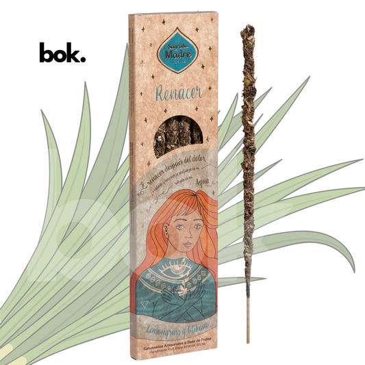Incienso Natural Elemento Agua para renacer, renovación interior y equilibrio emocional. Varillas artesanales elaboradas con ingredientes naturales para meditación, bienestar y armonía. Disponible en BOK Concept Store Ecuador.
