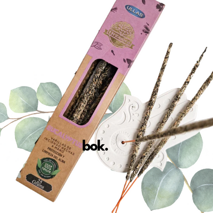 Incienso de Eucalipto encendido – fragancia natural que purifica el aire, aporta claridad mental y calma emocional