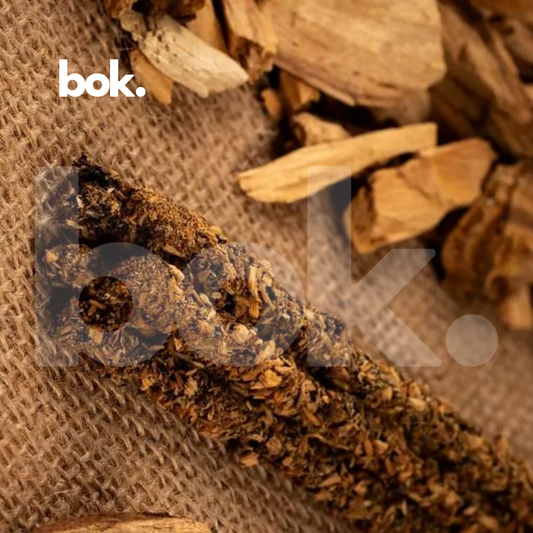 incienso palo santo con fresias 100% natural, varillas artesanales para protección energética y armonía emocional, disponible en bok concept store ecuador