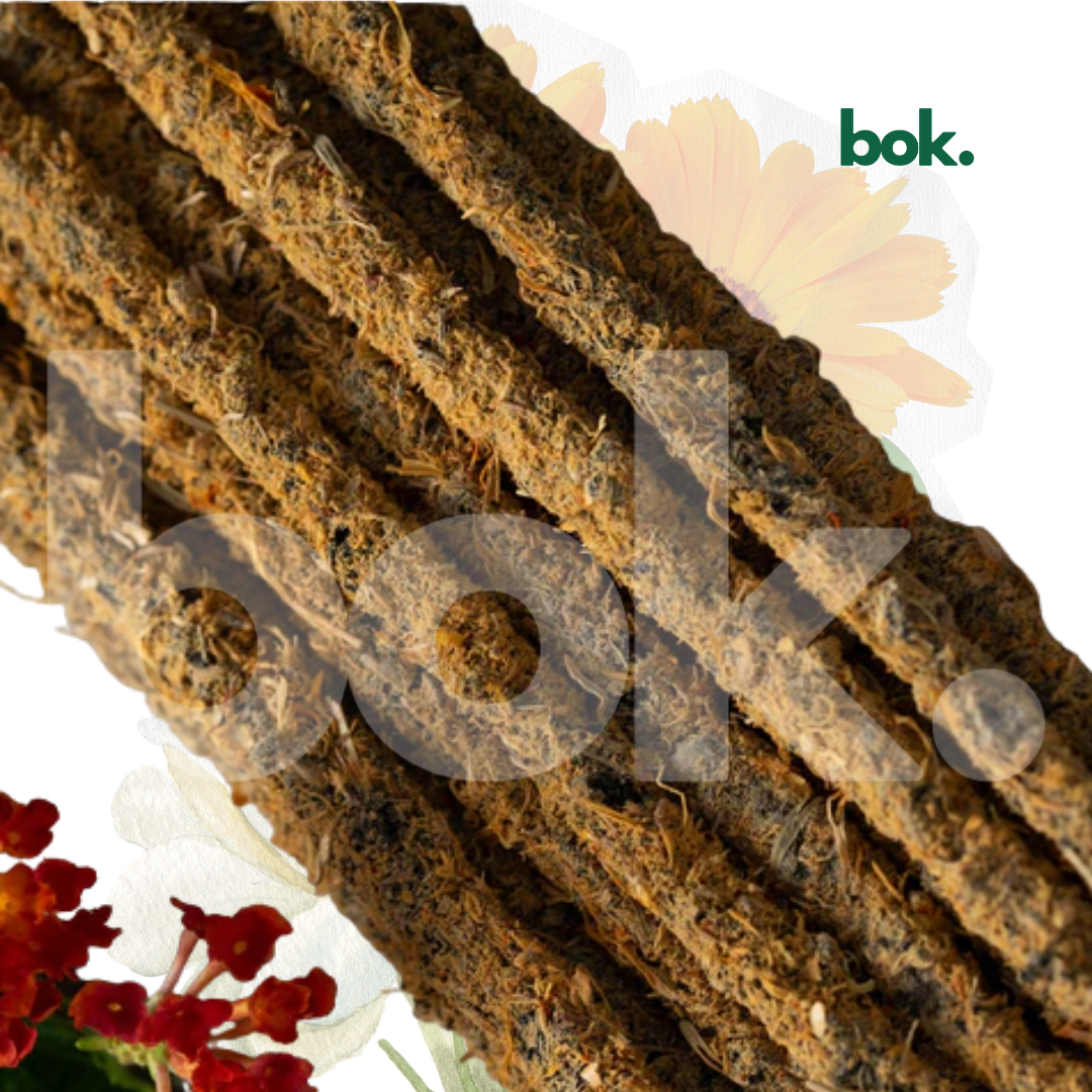 Detalle de varillas de incienso Paz Interior & Serenidad con ingredientes naturales gardenia y caléndula, disponible en BOK Quito.