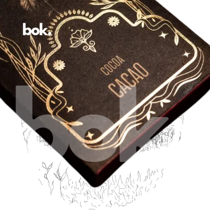 incienso artesanal natural de cacao con varillas visibles y empaque sofisticado, seleccionado por BOK Concept Store para acompañar rituales de calma, meditación, gratitud y conexión con el momento presente