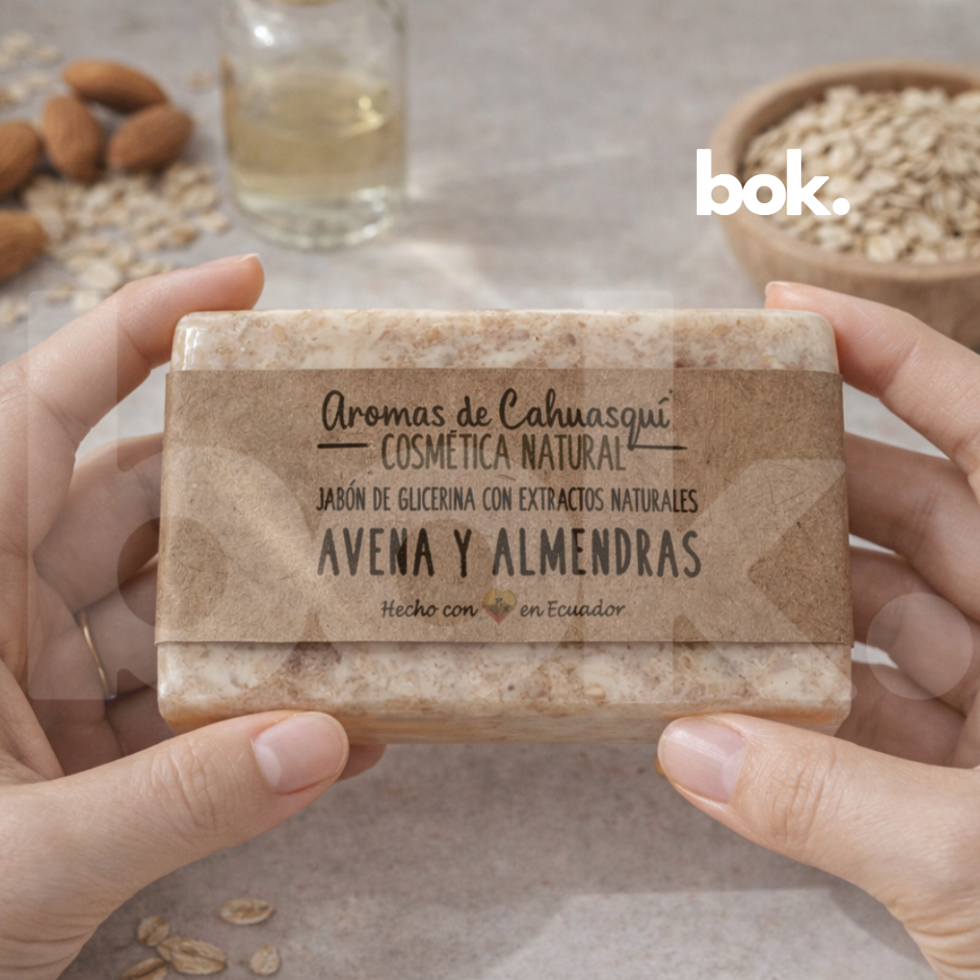 jabón de glicerina con avena y almendras cosmética natural artesanal para piel sensible y autocuidado fondo elegante bok concept store