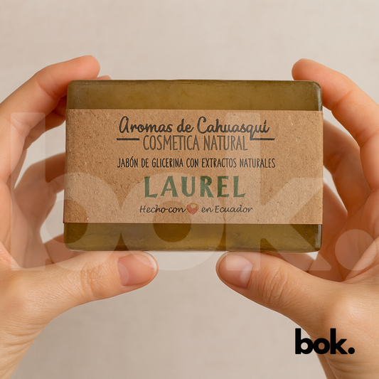Jabón artesanal de glicerina con extracto de laurel 150g Aromas de Cahuasquí, disponible en BOK Concept Store Ecuador, cosmética natural purificante y revitalizante