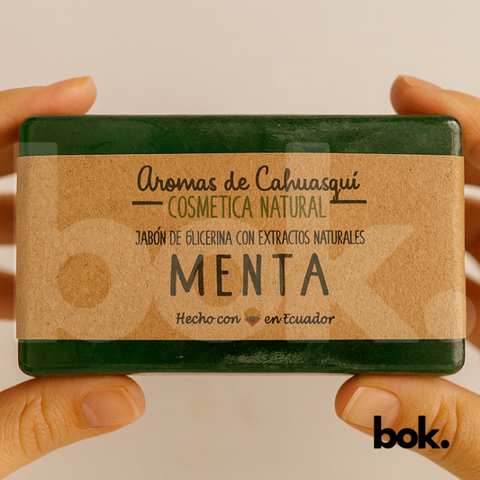 Jabón artesanal de glicerina con extracto de menta 150g Aromas de Cahuasquí, disponible en BOK Concept Store Ecuador, cosmética natural refrescante e hidratante