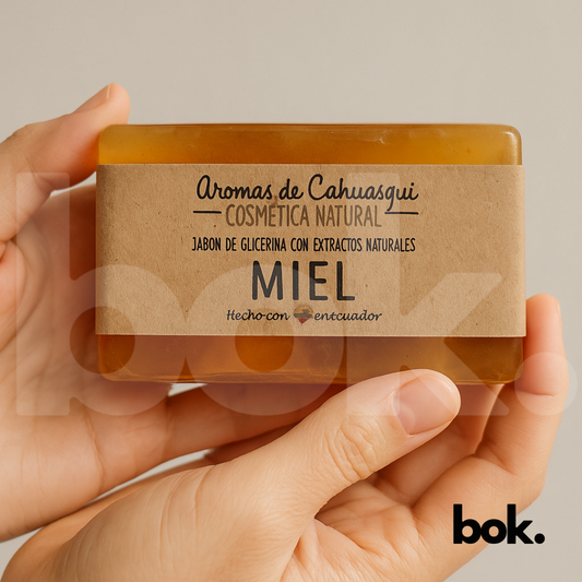 Jabón artesanal de glicerina con extracto de miel 150g Aromas de Cahuasquí, disponible en BOK Concept Store Ecuador, cosmética natural nutritiva e hidratante