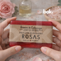 jabón de rosas sostenido por manos en fondo elegante con pétalos y sal estética minimal y consciente disponible en bok concept store ecuador