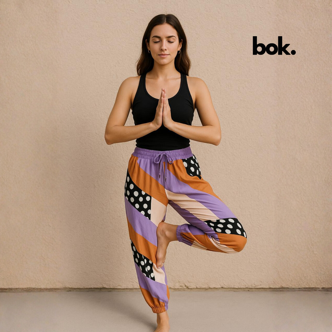 Pantalón Retro Vibes BOK Concept Store, ropa cómoda y colorida para mujer. Diseño retro con bloques de color y puntos, ideal para un estilo libre y natural.