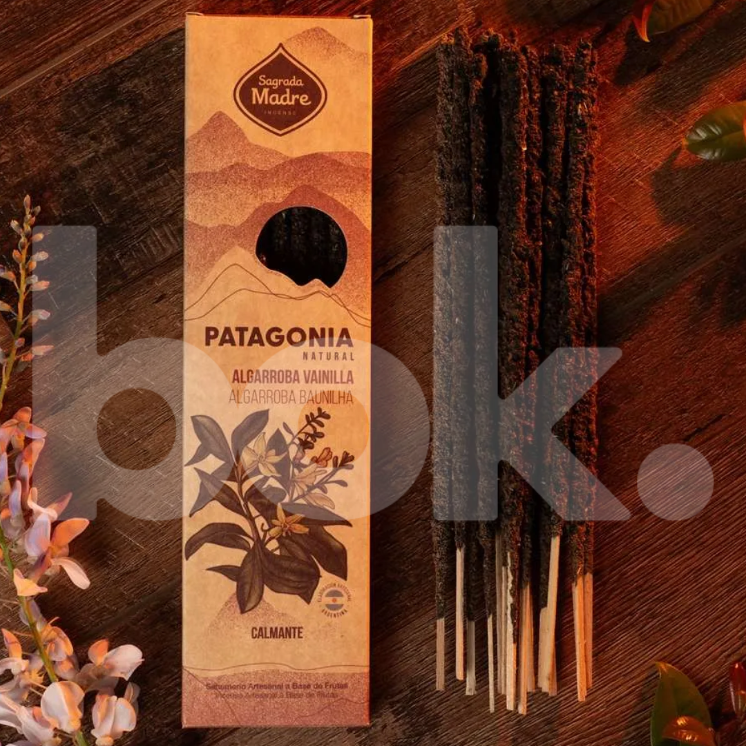 incienso natural de algarroba y vainilla para descanso consciente, autocuidado y ambiente reconfortante, ideal para rituales y uso diario en bok concept store