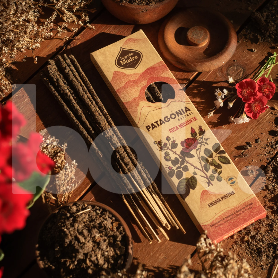 Varillas de incienso artesanal natural de rosa mosqueta para rituales de energía positiva, armonía emocional y bienestar, en BOK Concept Store.