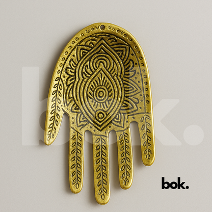 Porta inciensos dorado en forma de mano hindú con diseño de Hamsa