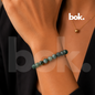 Pulsera de Ágata Verde con piedras naturales en tonos verdes y acabado brillante, accesorio elegante y minimalista disponible en BOK Concept Store Ecuador.