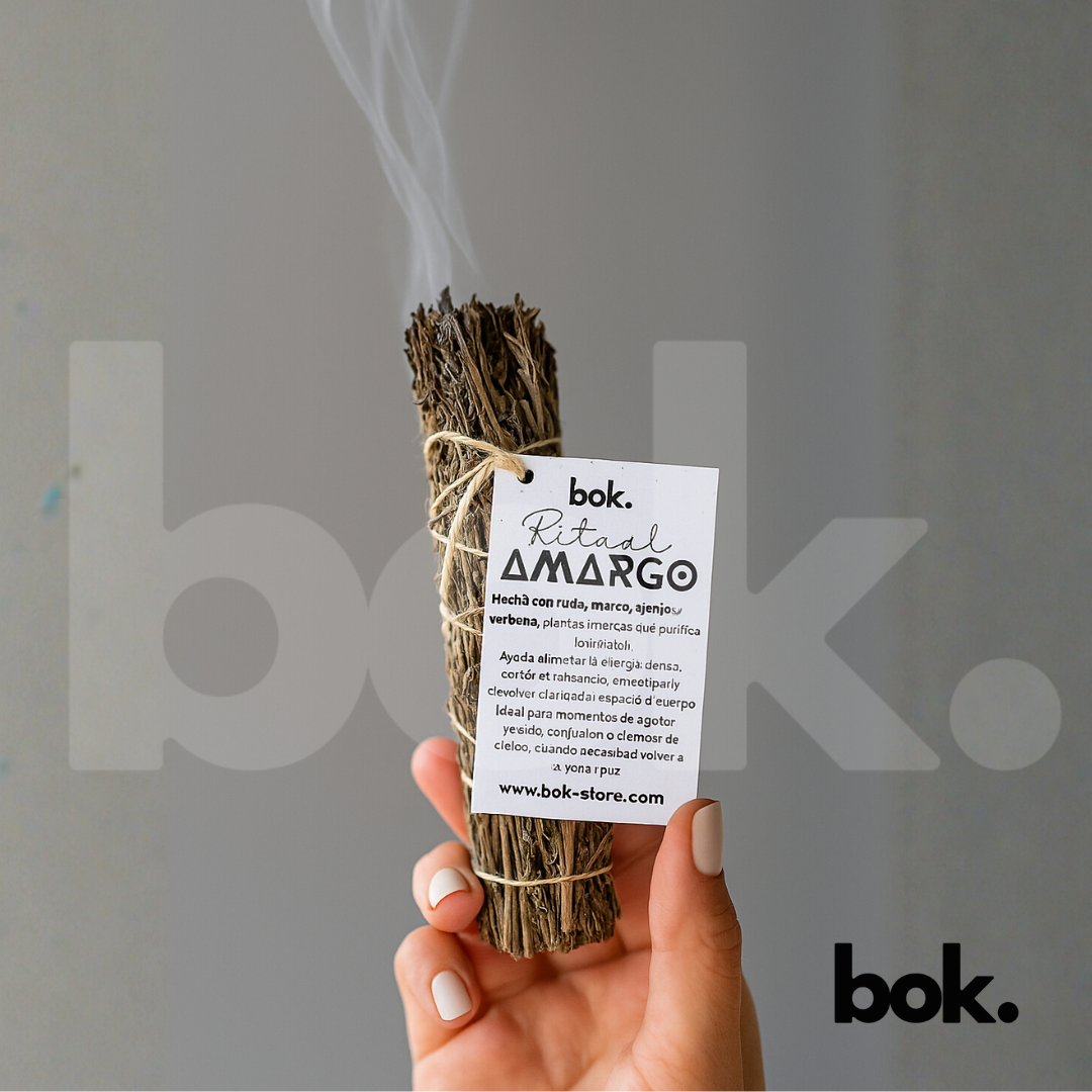 Sahumerio Ritual Amargo BOK hecho con ruda, marco, ajenjo y verbena, ideal para limpieza energética y purificación natural.