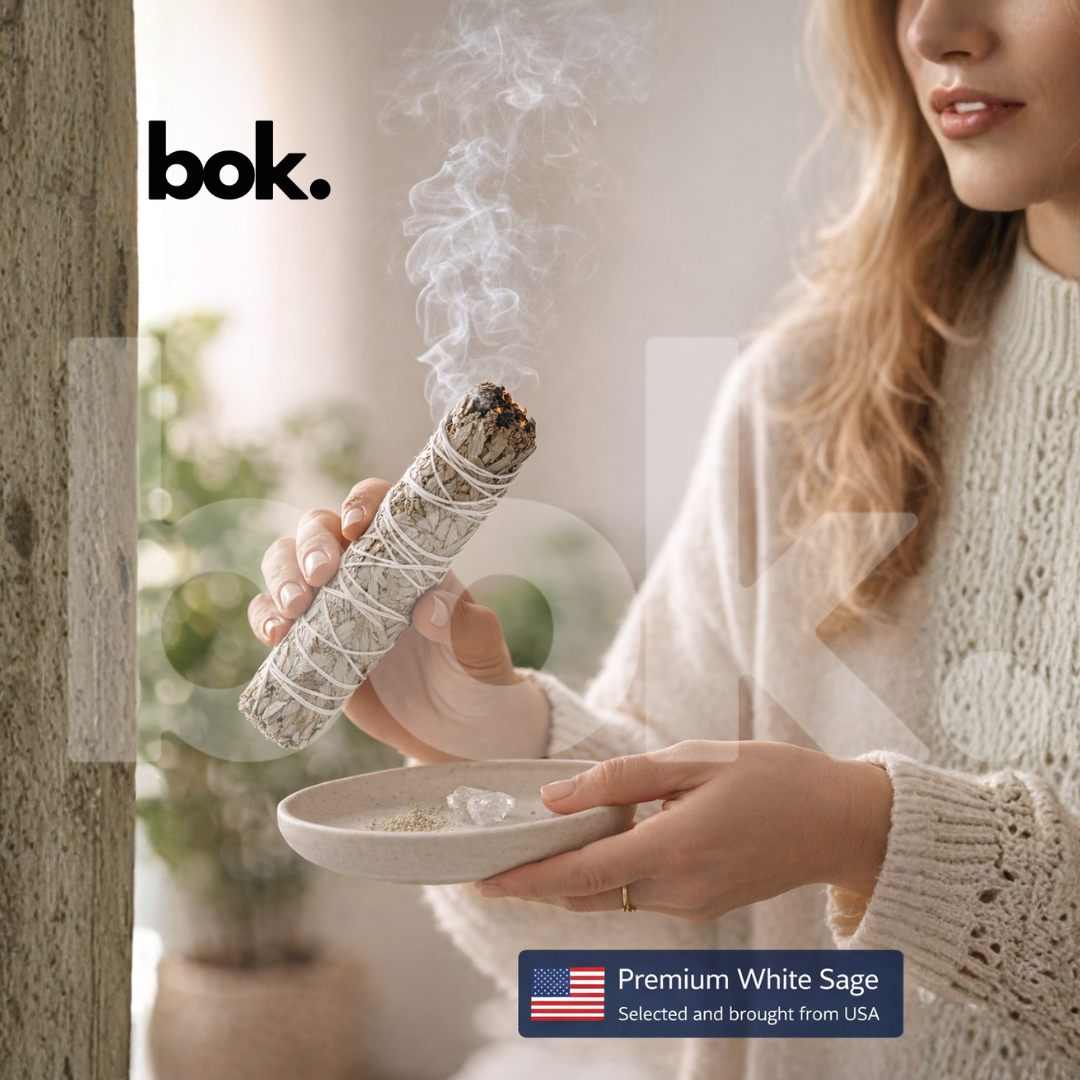ritual de limpieza con sahumerio premium de salvia blanca de bok concept store en espacio minimal y consciente