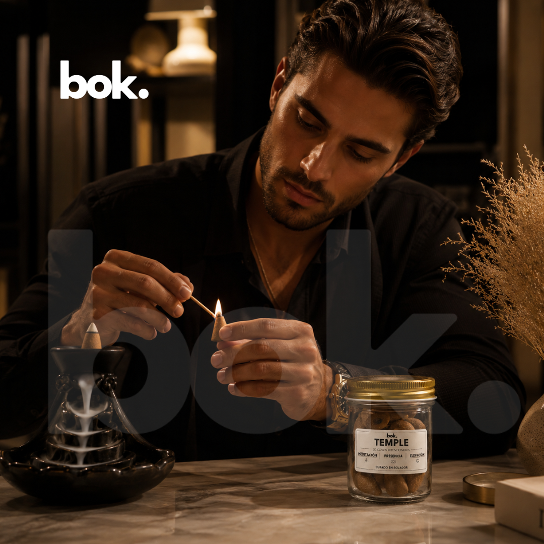 Hombre elegante encendiendo conos intencionados TEMPLE de BOK Concept Store Ecuador para crear una atmósfera de meditación, relajación profunda y conexión interior con estética luxury lifestyle premium